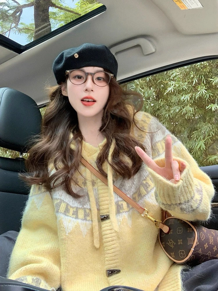 

2025 New Retro Horn Button Knit Cardigan Yellow Sweater Women's Autumn and Winter Thick Hooded Jacket