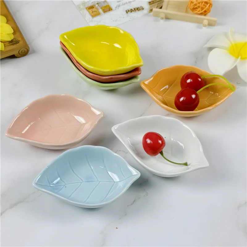 1Pc Leaf Shaped Ceramic Seasoning Dish Soy Sauce Plate Small Condiment Bowl for Home Restaurant