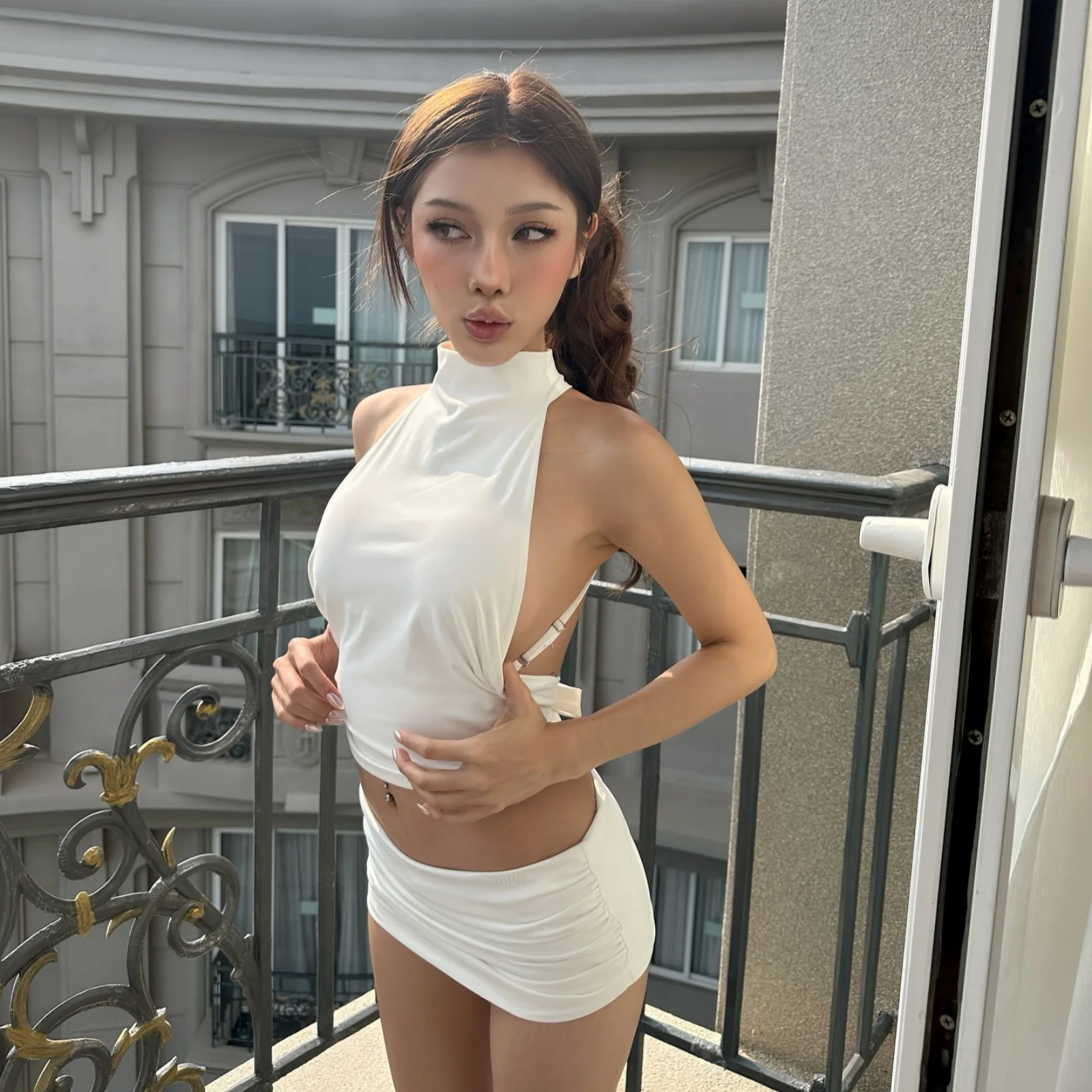 Street Style Sexy Backless Neck Hanging Tank Top Women's Slim Fit White Versatile Fashionable Bore Hole Short Sleeve Top