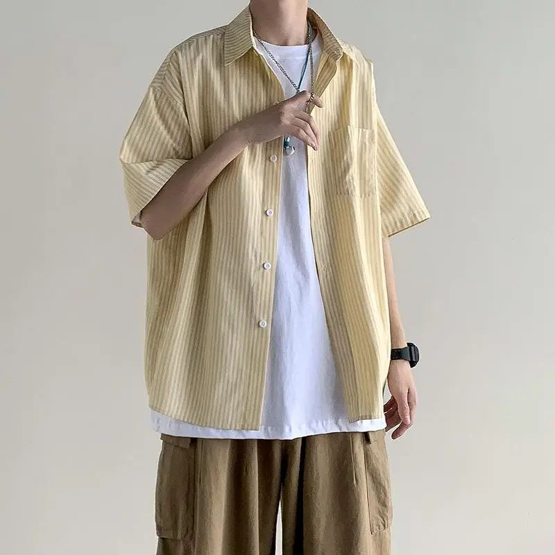 

Summer Men's ort Sve irt Loose Fit Korean Sle Striped Design Youth Faion Polyester Fiber Square Collar Thin Model