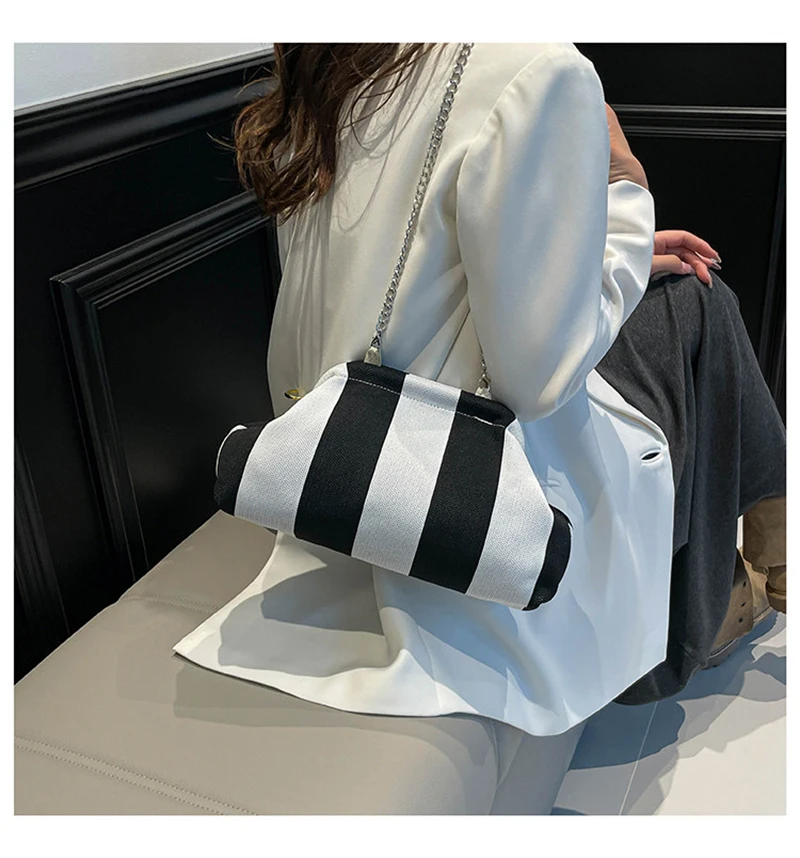 

Women's Versatile Contrasting Chain Crossbody Bag Large Capacity Casual Commuting Fashion Shoulder Bag 2026 New Striped Bag