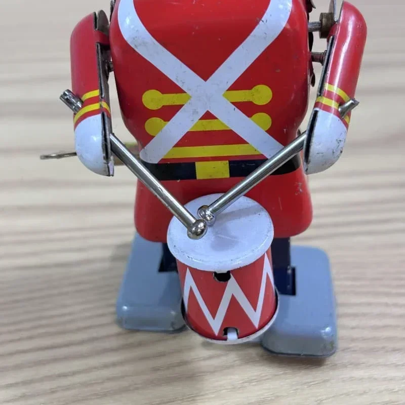 [Divertente] Collezione per adulti Giocattolo a carica retrò Batterista robot con banda militare in metallo di latta Giocattolo meccanico Figure giocattolo a orologeria regalo per bambini