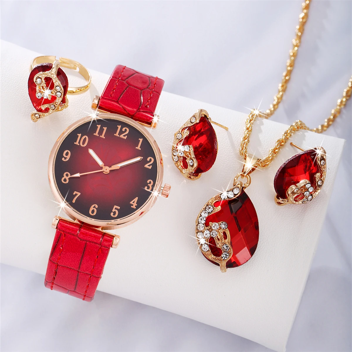 5pcs Women\'s New Trendy Versatile Vacation Fashion High Beauty Leather Watch