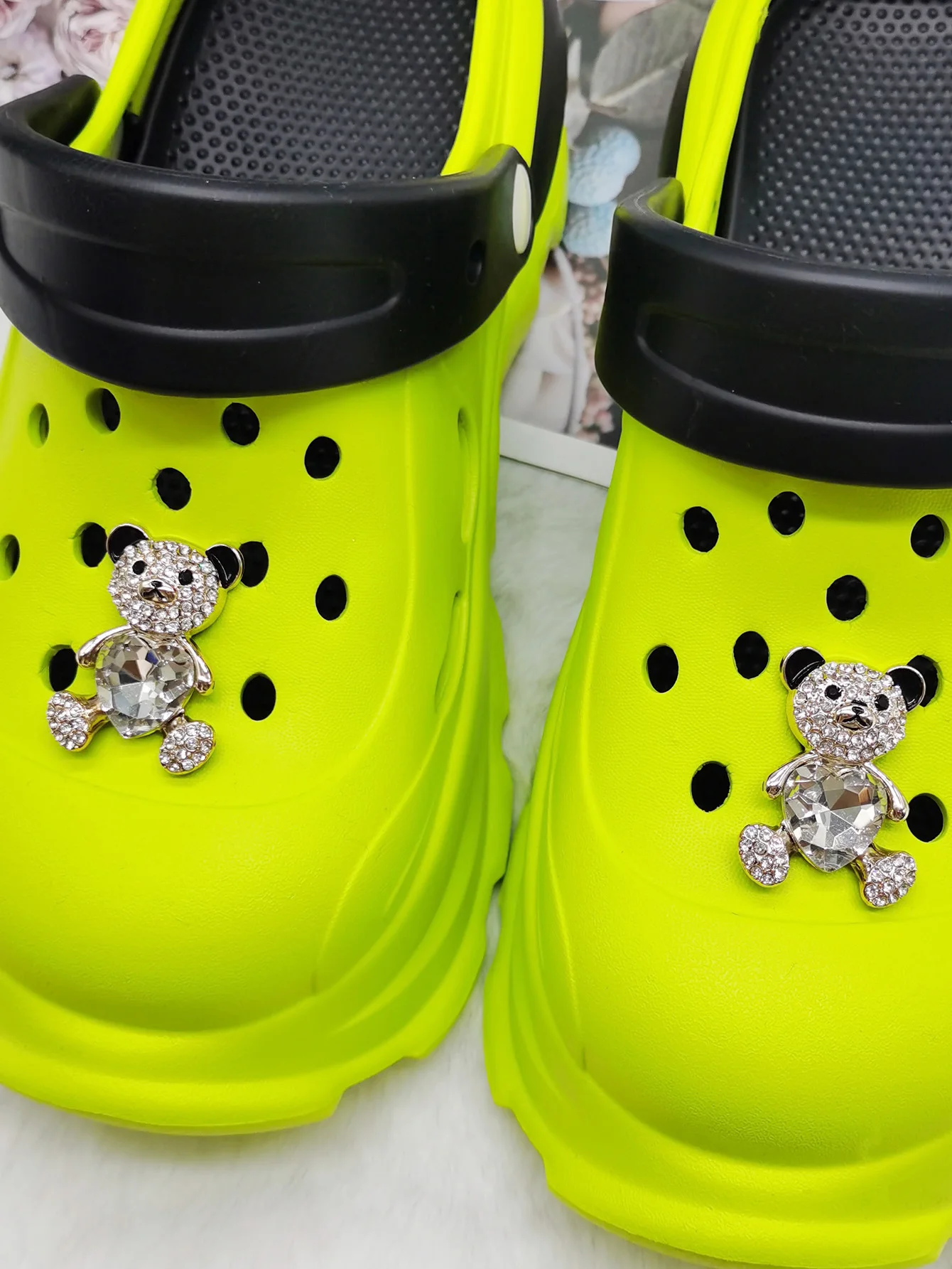 2PCS Resin Heart Bear Shoe Charms DIY Decorations Artificial Faux Bead Bow-knot Shoe Buckle Accessories Removable Bee Shoe Clips image 3