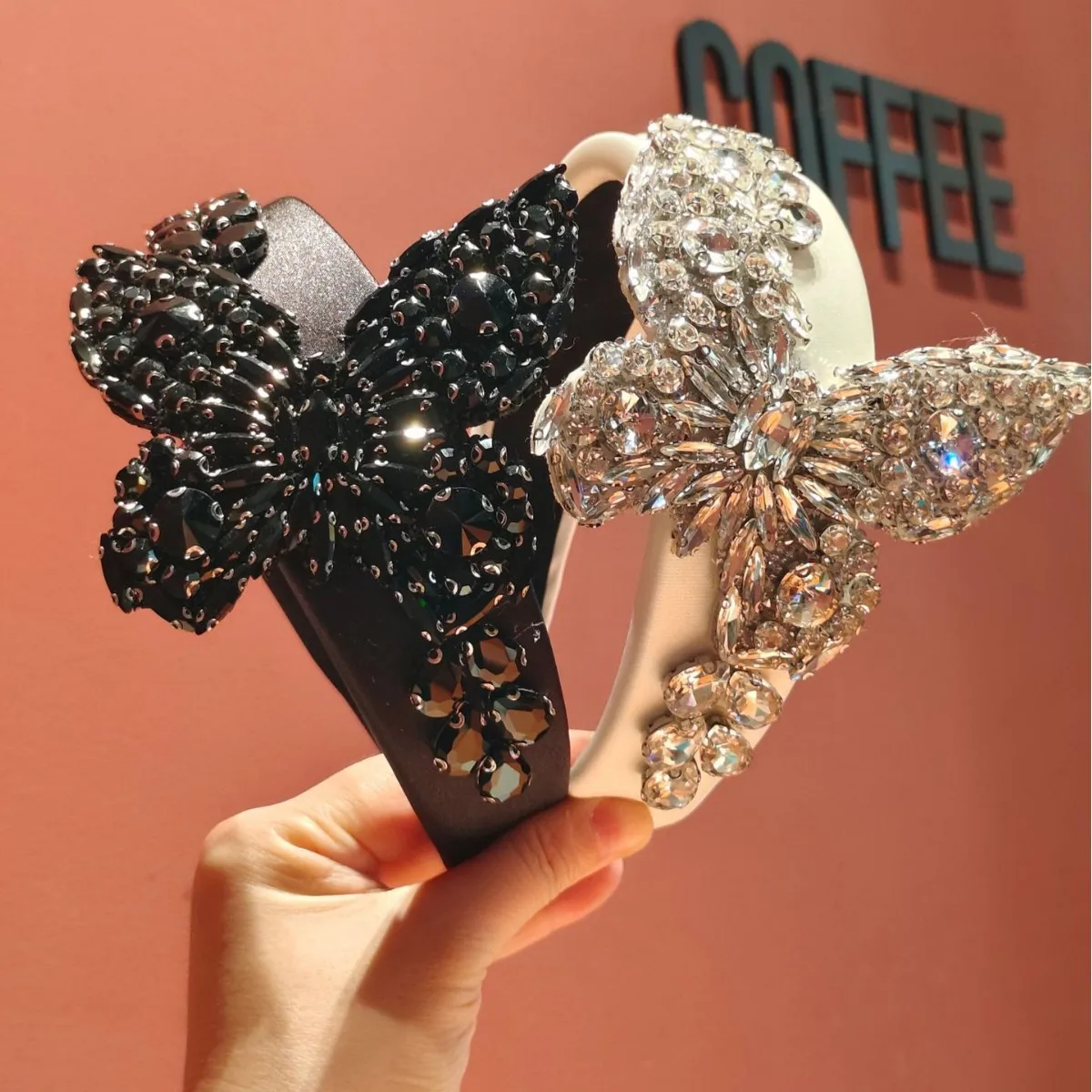 Hot-selling European and American Retro Luxury Heavily Embellished Diamond Butterfly Headband for Banquets and Birthday Parties