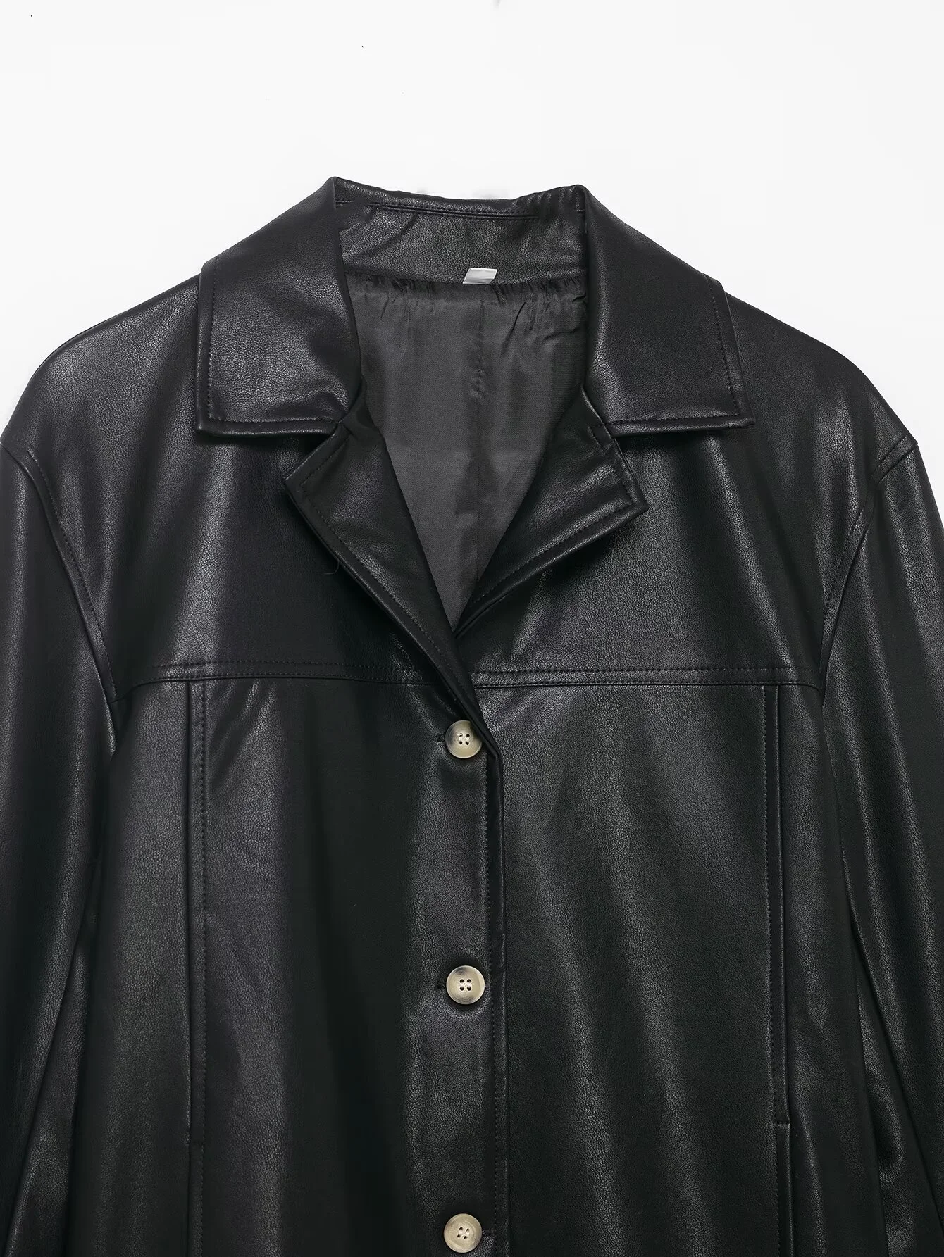 سترة نسائية شتوية جديدة لعام 2025 عصرية وبسيطة ومتعددة الاستخدامات وطية صدر السترة وأكمام طويلة مطلية بالجلد الصناعي