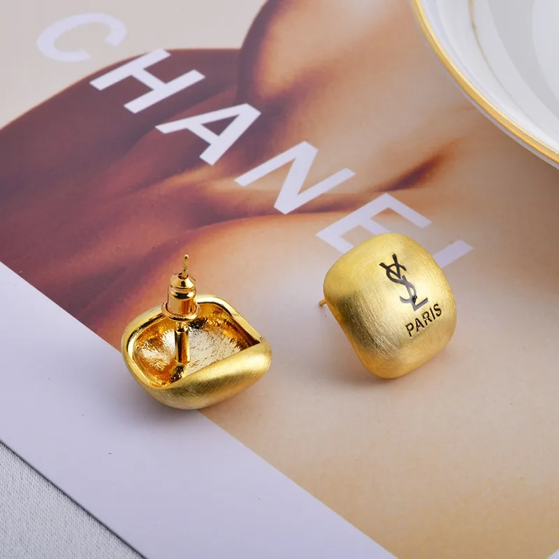 الفرنسية الرجعية مربع نحى الأقراط المعدنية الخفيفة الفاخرة الراقية الأقراط شخصية المتخصصة تصميم الأقراط الرياح الباردة #3