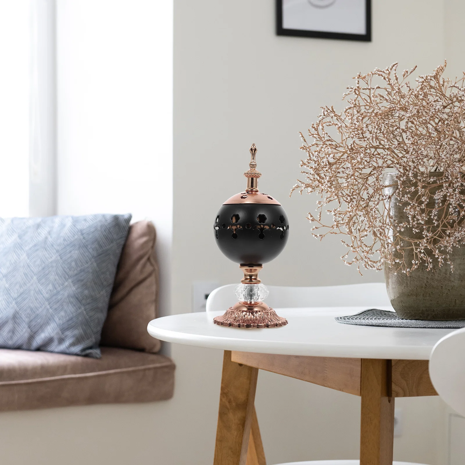 

Iron Art Incense Burner Hollow Design Metal Ornament for Home Bedroom Study Sauna Room Tabletop Aromatic Decor