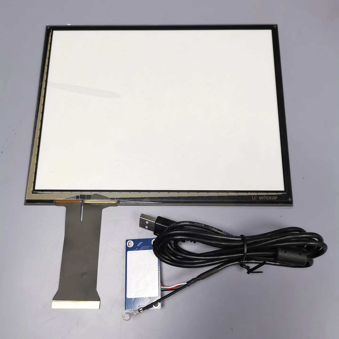 9.7-inch capacitive touch screen with a 4:3 aspect ratio, USB universal interface, supporting Linux, Windows 7/8/10, Android, an