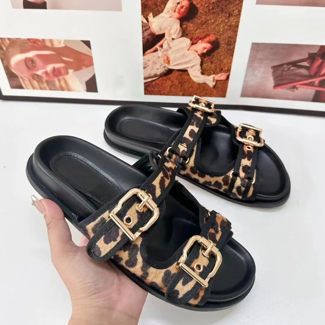 Sandal wanita kasual sol tebal, sandal untuk pakaian luar ruangan, kasual, modis, gesper datar, ujung bulat, motif, baru