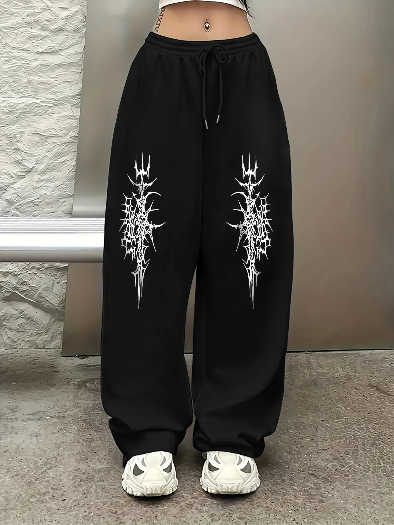 Zwarte hiphop damesbroek met rechte pijpen en witte grafische prints - Casual losse pasvorm, broek met elastische tailleband