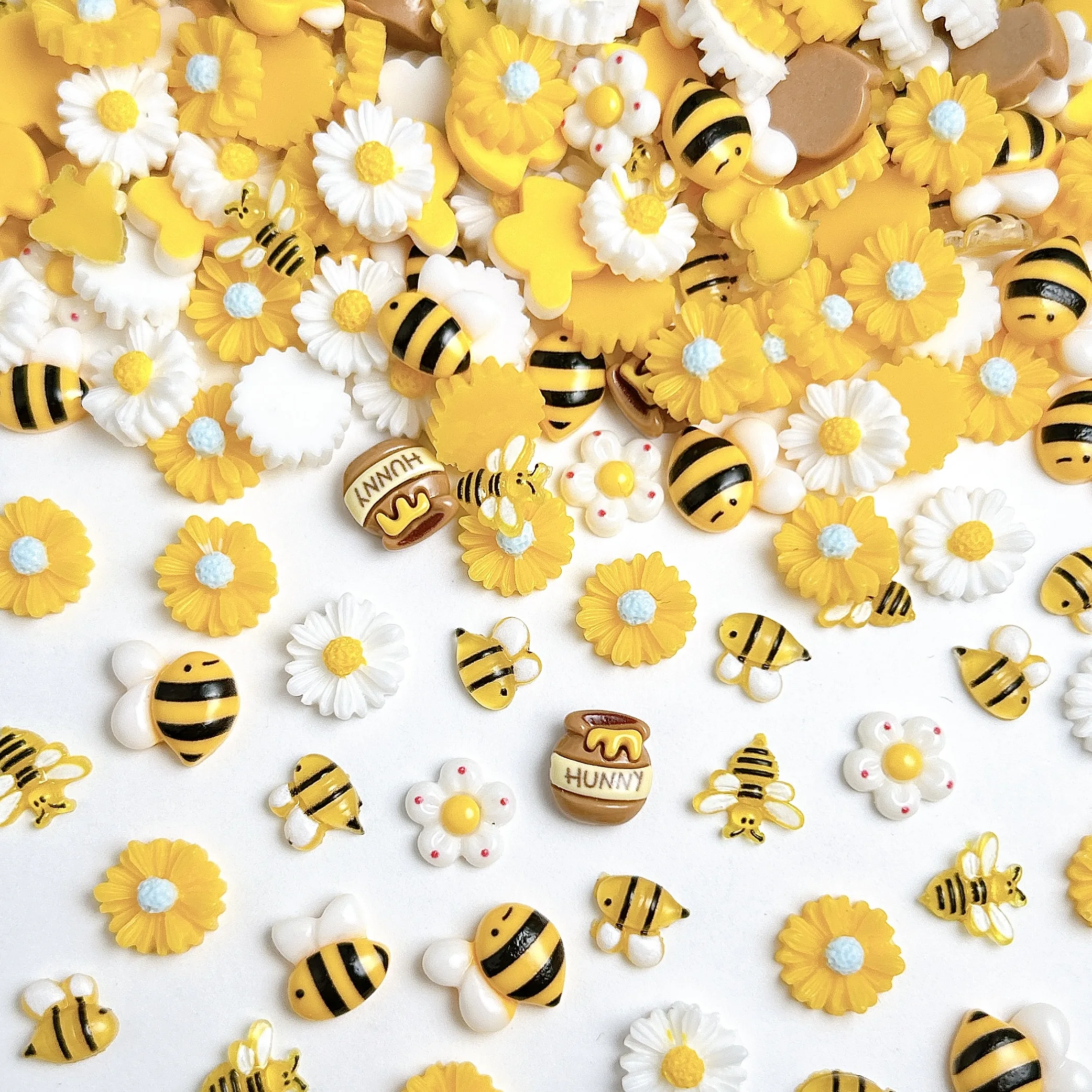 50 pçs 3d dos desenhos animados bonito abelha amarela encantos da arte do prego criativo gordinho mel pode girassol margarida resina decorações de unhas para unhas diy