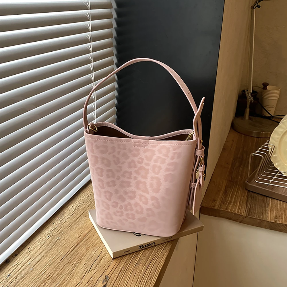 2026 Vintage Leopard Crossbody Bag Women's Simple Versatile Bucket Bags Autumn Winter High Grade All-Match Shoulder Handbags