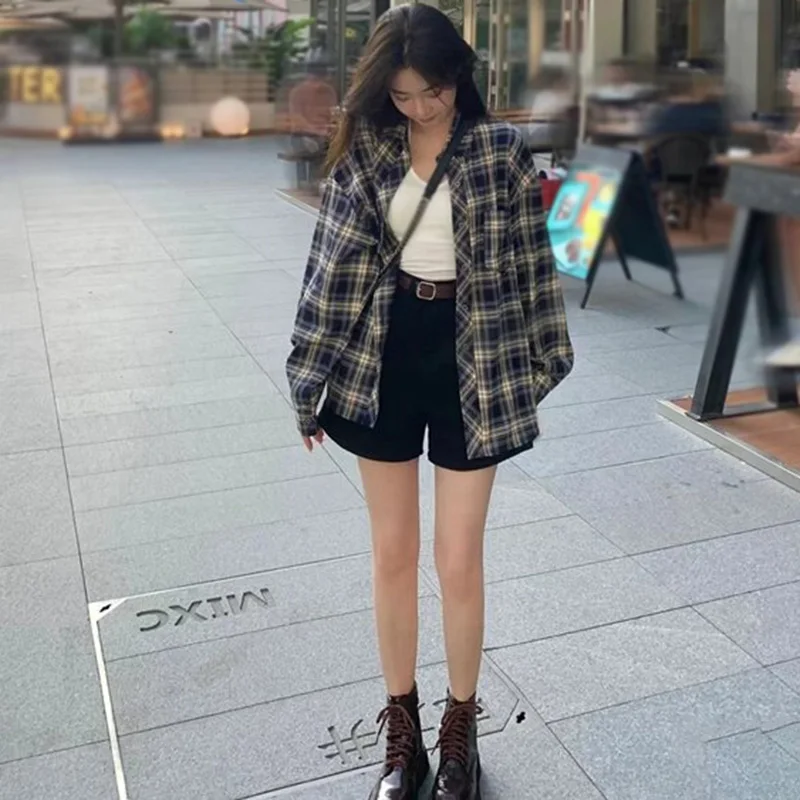 Autumn  Plaid Shirts for Women Korean Fashion Button Up Oversized Shirt Woman Aesthetic Loose Blouse Female All Match