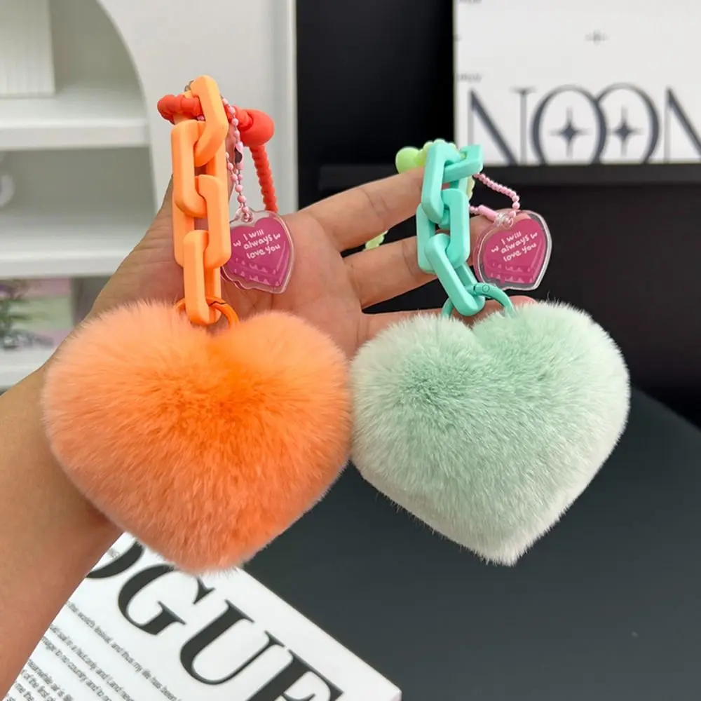 Accessorio per auto Portachiavi con ciondolo a forma di cuore in pelliccia naturale Portachiavi morbido creativo in silicone Regali carini per San Valentino Ragazze Amiche