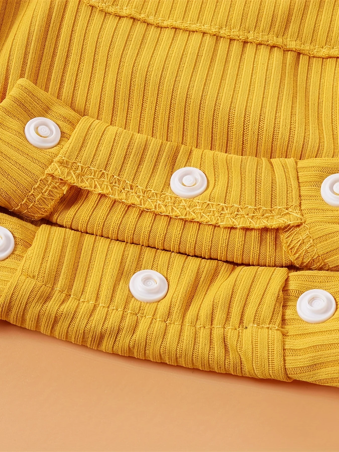 بدلة رومبير صيفية بحزام مثلث بلون نقي للفتيات الصغيرات من قطعة واحدة مع جيوب ملابس للرضع