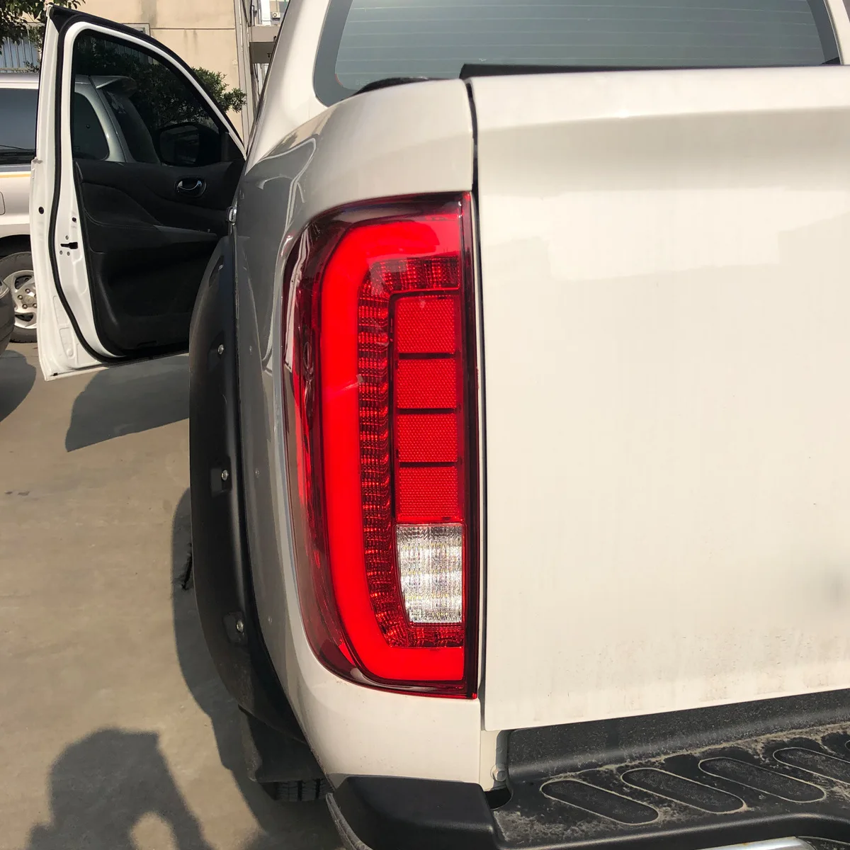 Juncar مناسب لطراز الوجه الأحمر 19-20 NS Navarra NP300، والمصابيح الخلفية، وإشارات انعطاف الفرامل المعدلة