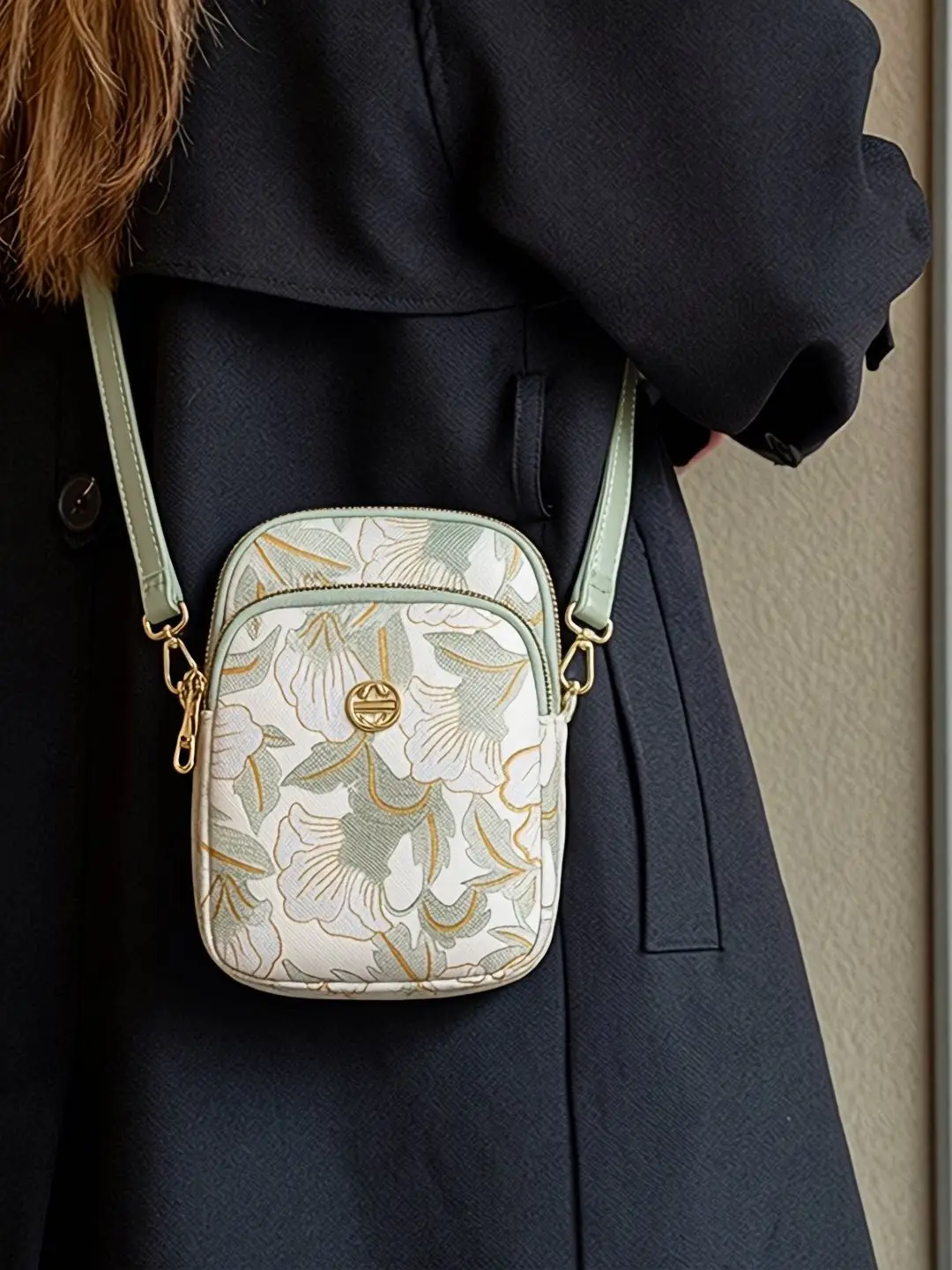 2026 New Chinese Style Floral Print Light Mini Multi Pocket Crossbody Phone Bag Leather Strap Casual Purse For Women Daily Use