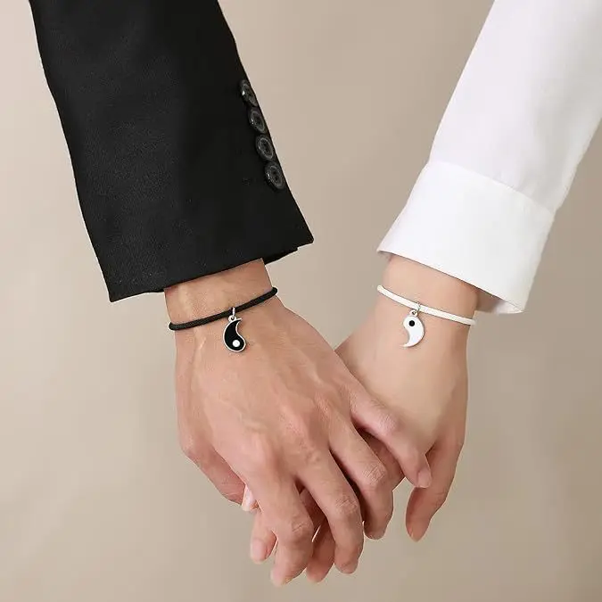 Cross-border hot-selling yin and yang gossip love magnet pendant woven couple girlfriend hand rope a pair of chain bracelets
