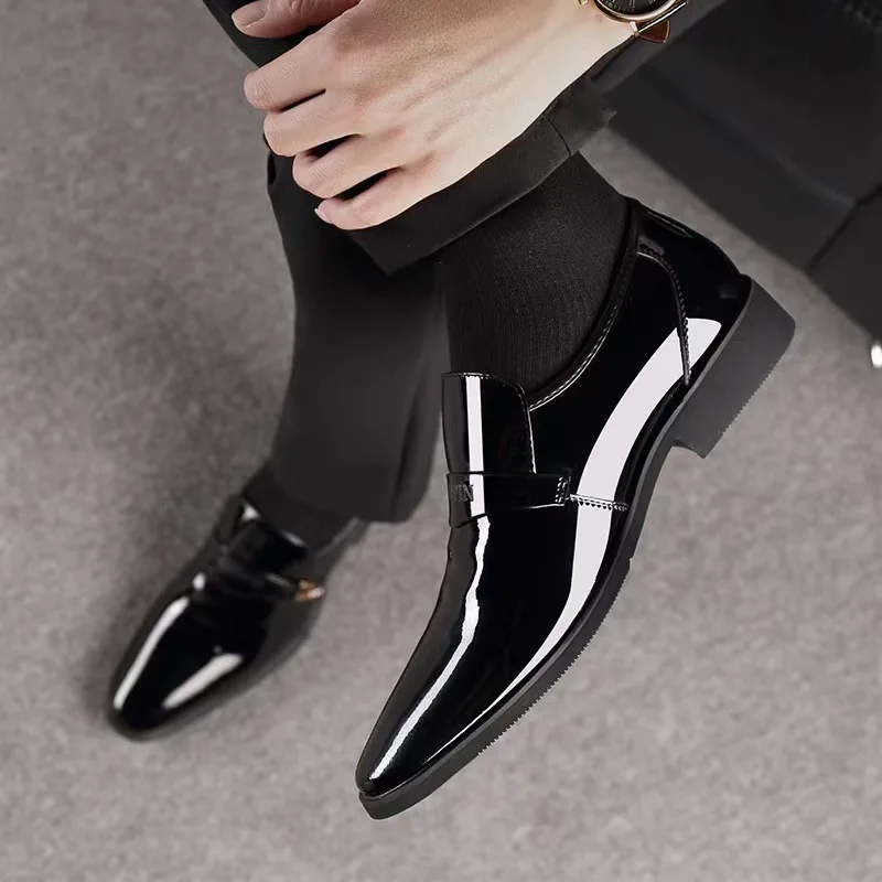 Men Lacquer Leather Shoes Men Business Leather Shoes Korean Edition British Pointed Set Men Leather Shoes