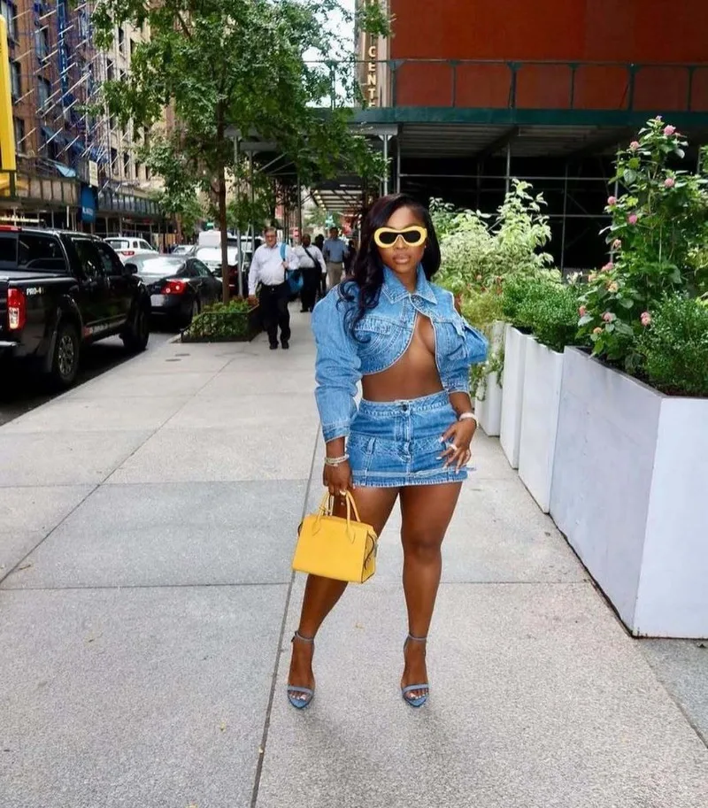 

Женский повседневный потертый джинсовый комплект из 2 предметов с отложным воротником и длинными рукавами, куртки на одной пуговице, укороченные топы + мини-юбки, джинсовые костюмы