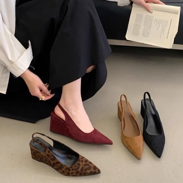 

Женские босоножки на танкетке с острым носком и открытым задником в стиле Light Mature 2026, универсальные туфли на танкетке для повседневной носки