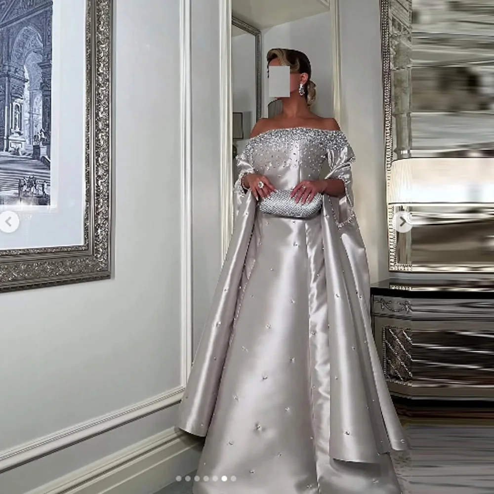 

Серебряные вечерние платья в Дубае по индивидуальному заказу, атласные бусины, жемчужные блестки, платье для особых случаев на заказ, длинное платье для выпускного вечера с открытыми плечами