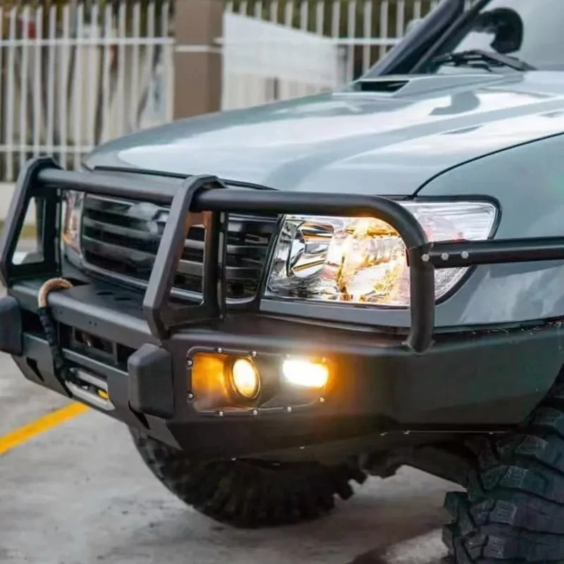 Retrofitted four-wheel drive off-road steel bumper, crash-resistant front bumper, bumper with winch and LED lights for