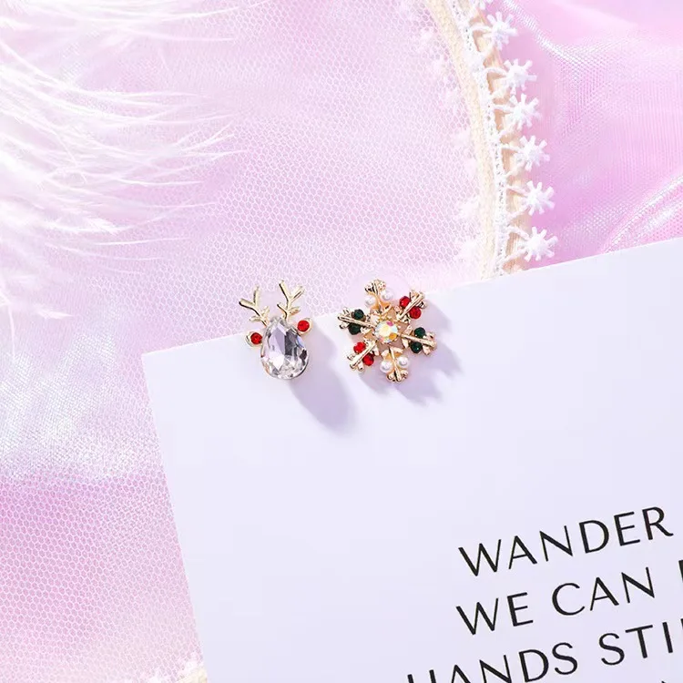 Luxury Crystal Coloful Snowflake Stud Earring for Women Girls Christmas Fashion Cute Reindeer Deer Small Earrings Party Jewelry