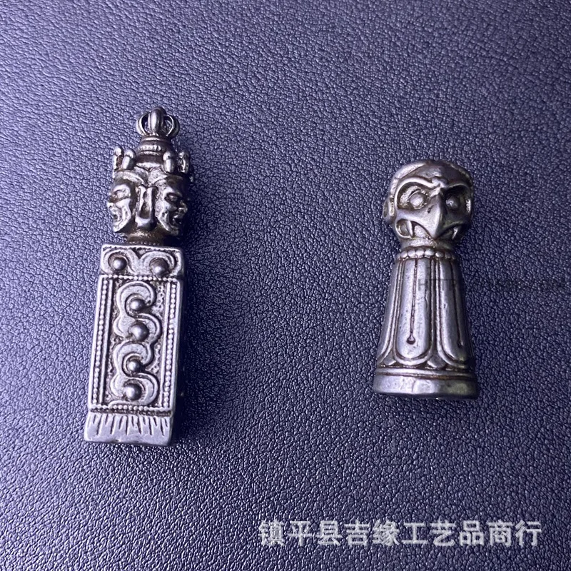 

Tibetan Retro Iron Seal Three Sides Tibetan Buddhism Seal Office Desk Surface Panel Decoration Dapeng Bird Holder Nail Iron Seal