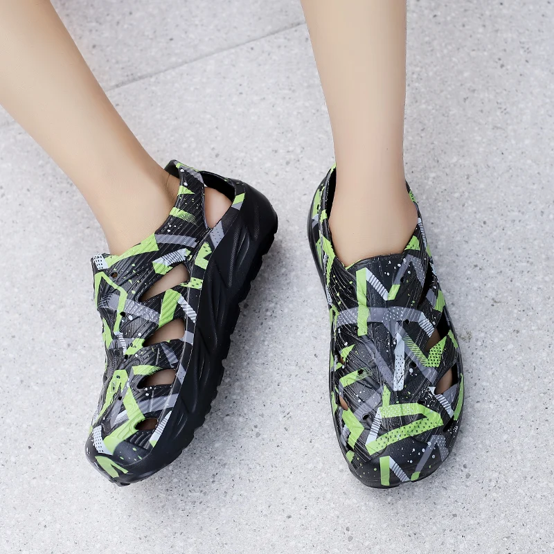

2025 foreign trade large size hole shoes men's shoes outdoor sports lightweight breathable sandals hollow cover foot anti-slip