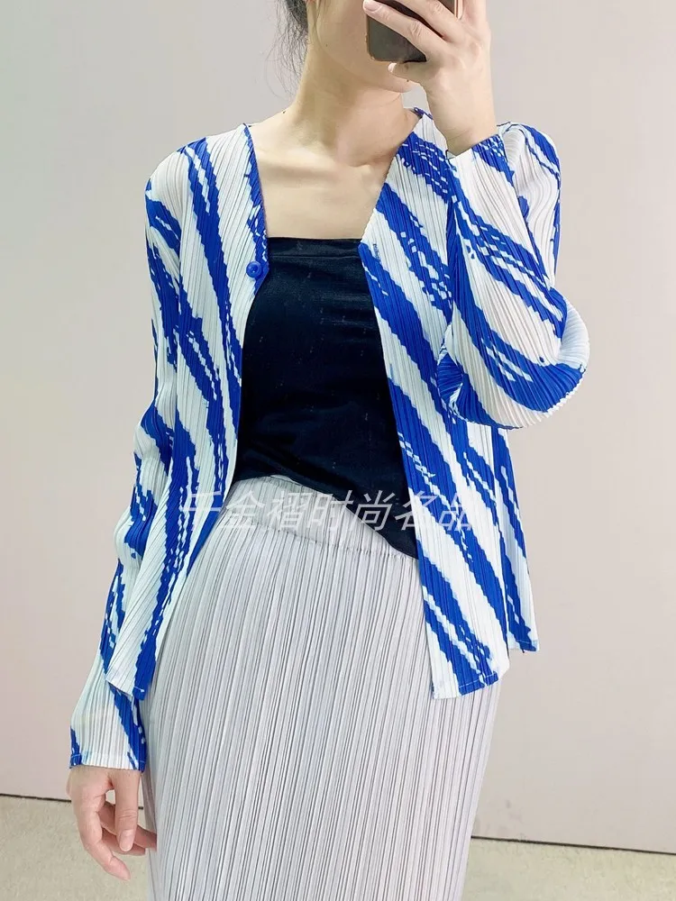 HOT SELLING pleated v-neck shirt fish scale single button cardigan print shirt IN STOCK