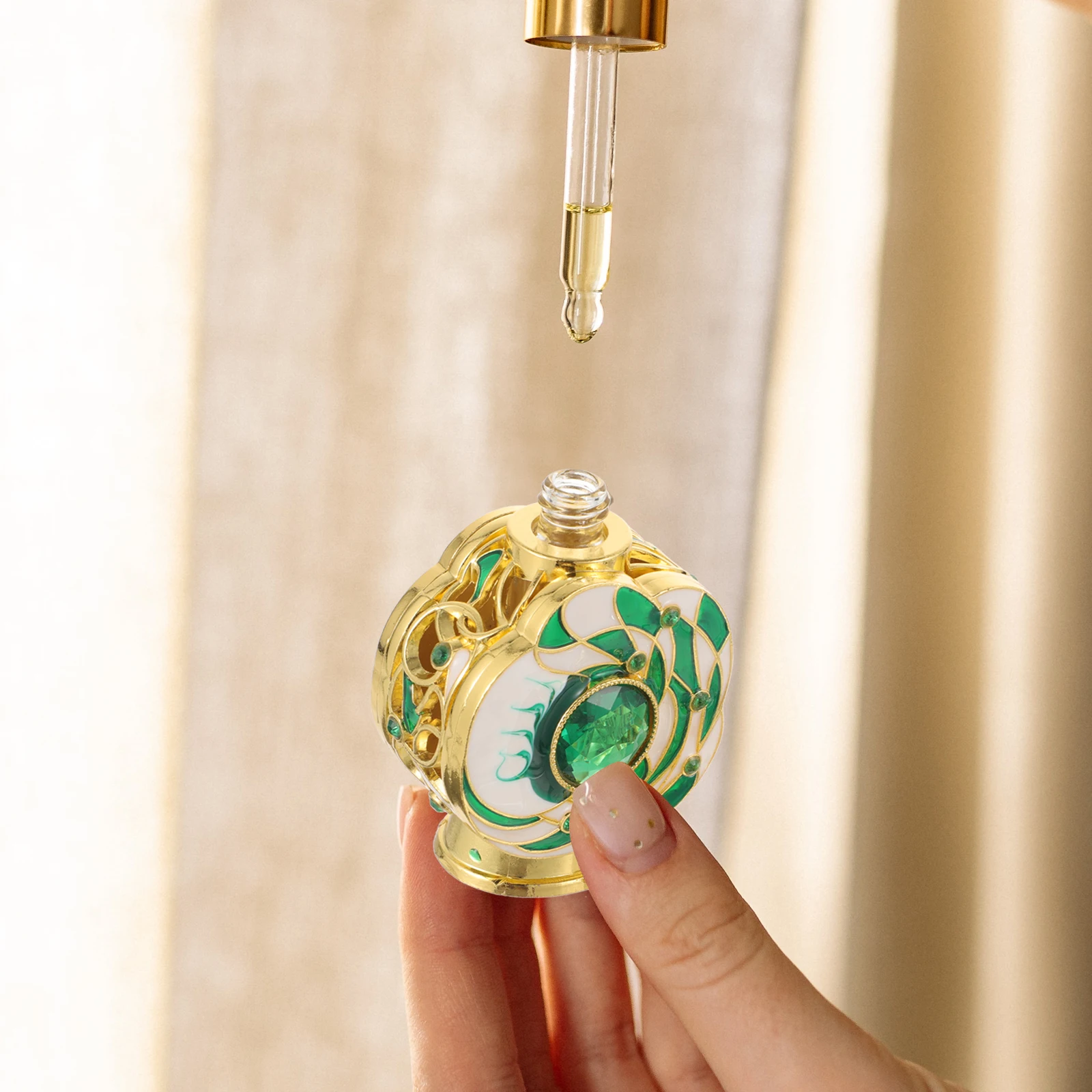 

Empty Bottle of Fragrance Travel Size Perfume Refill Bottles Delicate Decorative Glass Mini Refillable