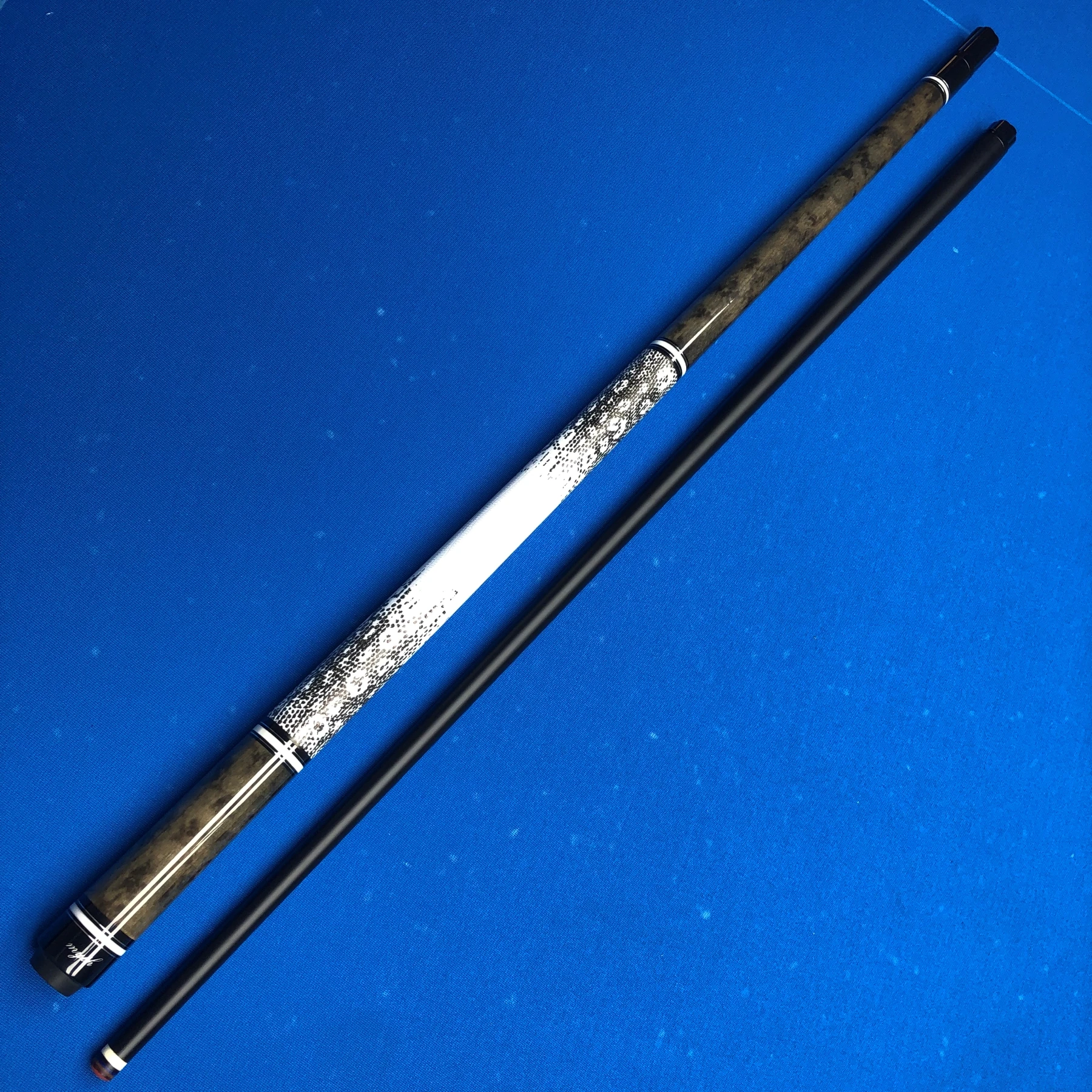 

High-Performance Pool Cue: Lizard Grip Stainless Steel Joint w/ Protectors 12.5mm Rainbow Tip