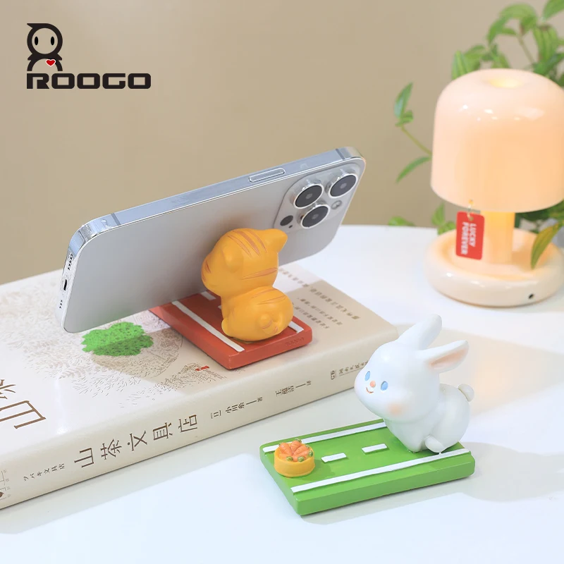 Roogo Cartoon Ornament Cat Rabbit Funny Resin Figurines Desktop Phone Holder Mini Rack for Home Office Gifts