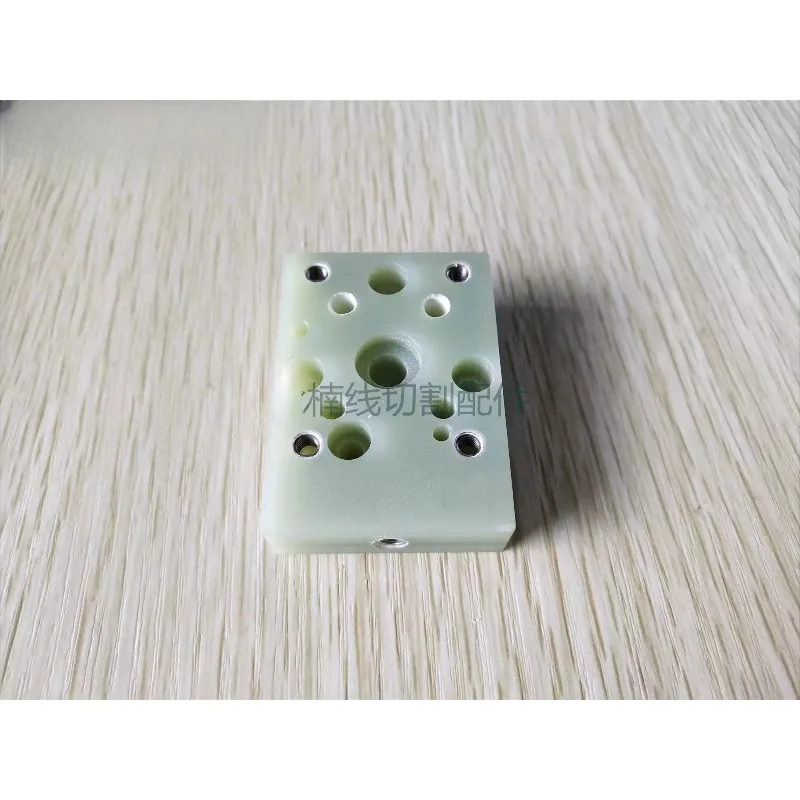 Placa de aislamiento inferior EDM A290-8119-Z764 bloque de aislamiento L56xW40XH13mm para repuestos de máquina de corte de alambre serie Fanuc