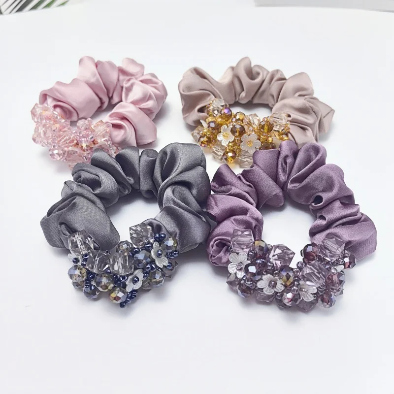 Neu eingetroffen: Luxuriöser Acryl-Blumen-Haargummi, Satin-Kristall-Pferdeschwanzhalter, modisches Haar-Accessoire für Damen – Detail 16