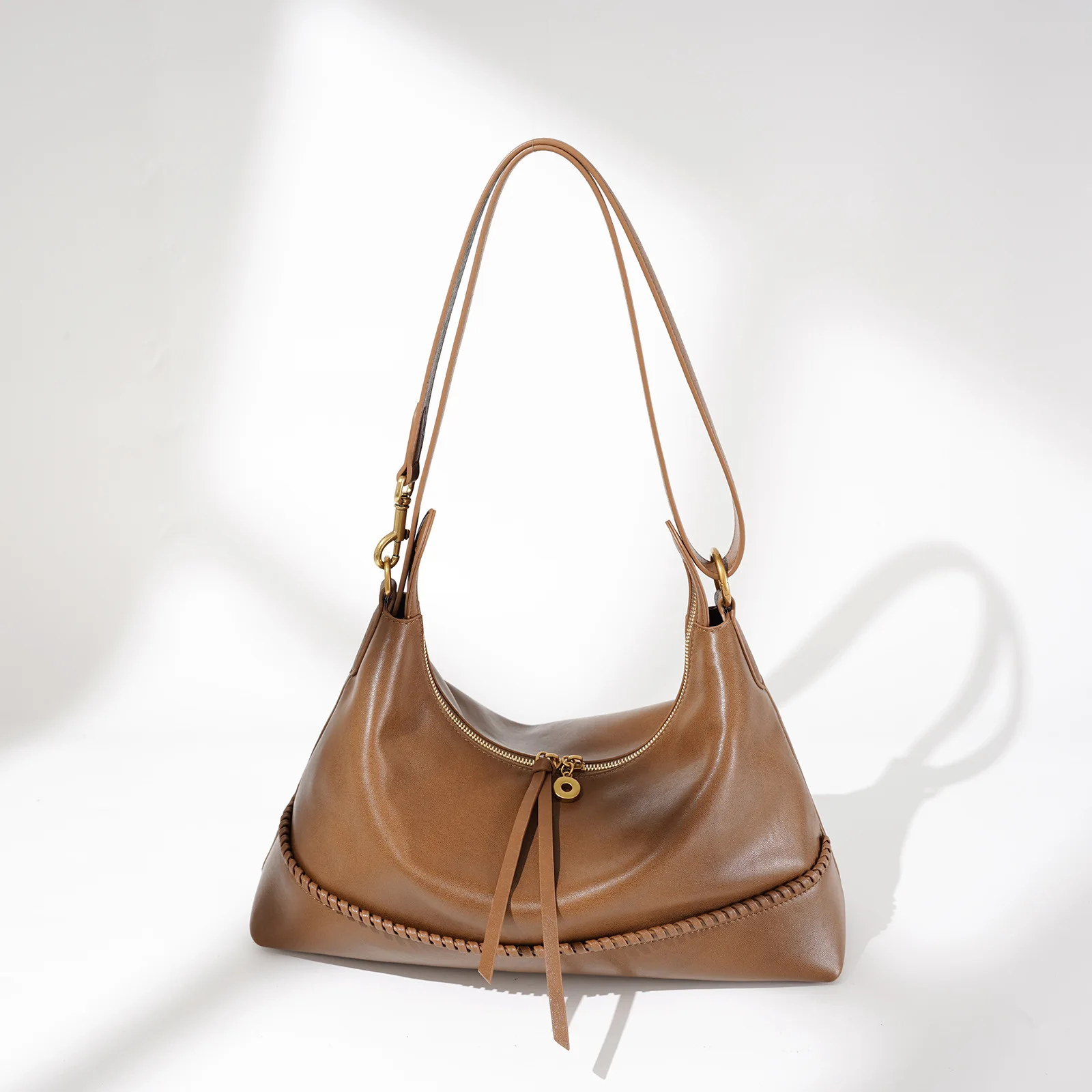 

Trendy Designer Letter Logo Handbag For Women As A Versatile Crossbody And Spacious Commuter Diaper Bag For Ladies