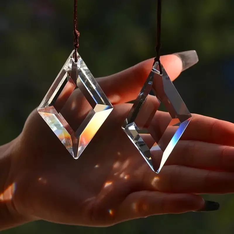 2 Stück Diamantförmige Kristall-Lichtfänger-Prismen, Regenbogenmacher für Fenster, Balkon, Küche, Gartendekoration – Detail 4
