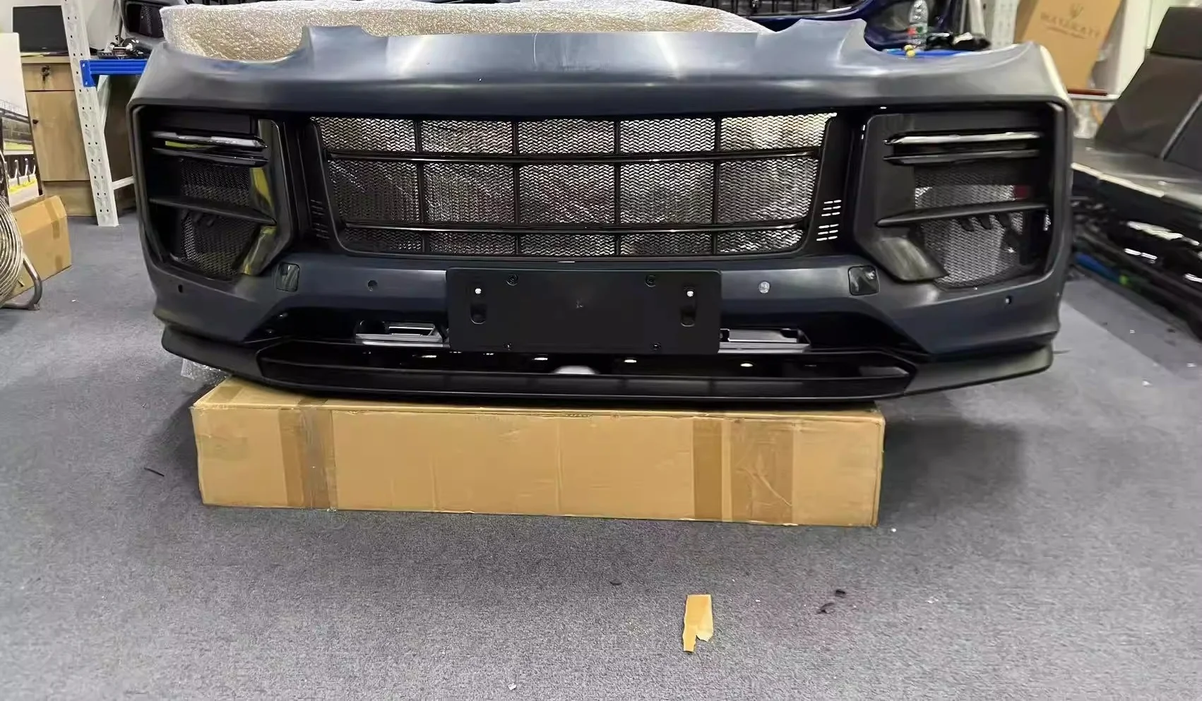 

Комплект обвеса кузова: передний бампер и решетка радиатора для Porsche Cayenne 11-17, обновление до версии TURBO