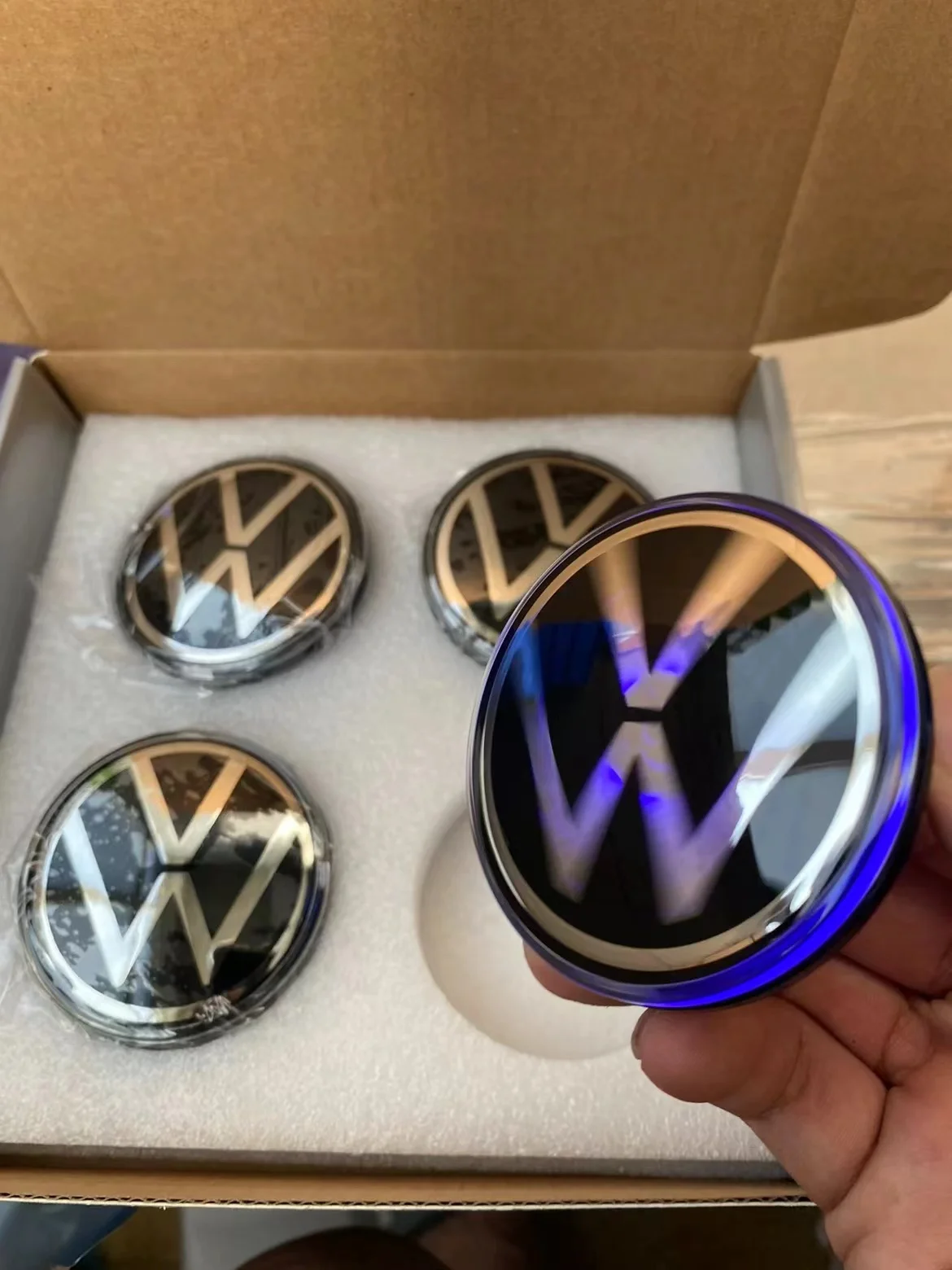 (4pcs per set) 65mm/2.56inch White Lighting Dynamic Self-level Wheel Center Caps Rim Center Hub Caps for VW