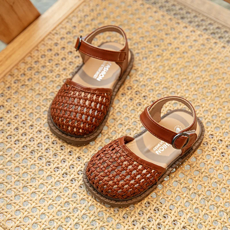 Summer Girls Princess Sandals 2026 New Korean Version Child Soft Loafers Retro Hollow Out Girls Anti Slip Student Party Sandals