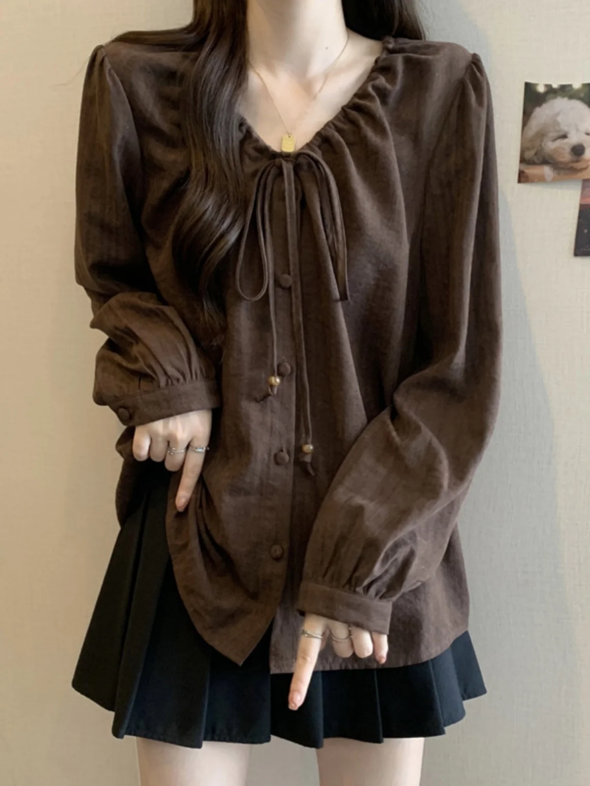 

Женская рубашка больших размеров, кофейного цвета, с V-образным вырезом, весенняя, в корейском стиле, свободного кроя, модный топ с длинным рукавом