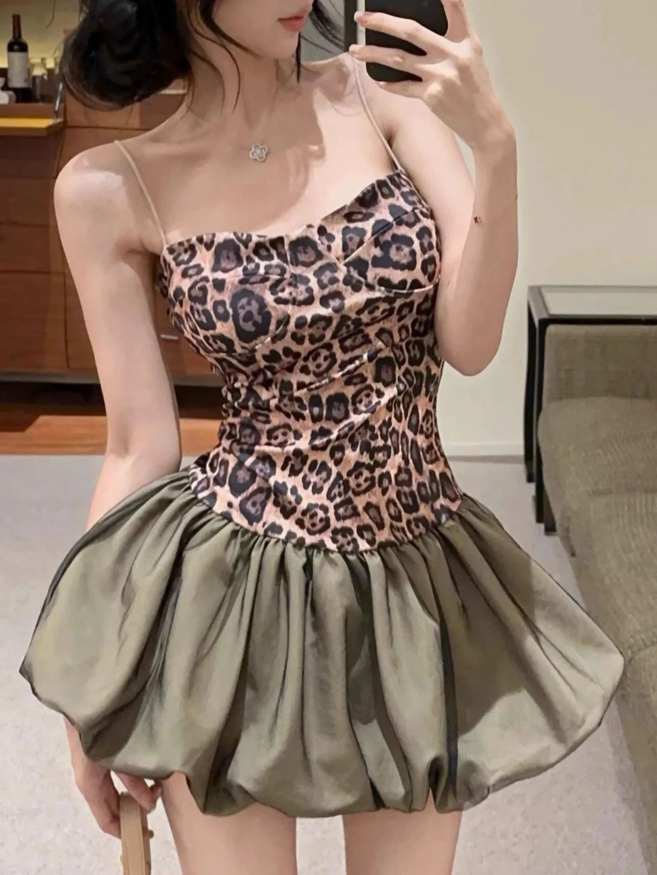Minivestido sin mangas con cuello cuadrado para mujer, vestido coreano bonito con estampado de leopardo, camisola de calle con burbujas, otoño