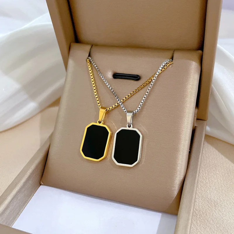 

18K Gold Plated Square Crystal Pendant Necklace For Women Titanium Steel Personality Single Girls Outdoor Jewelry