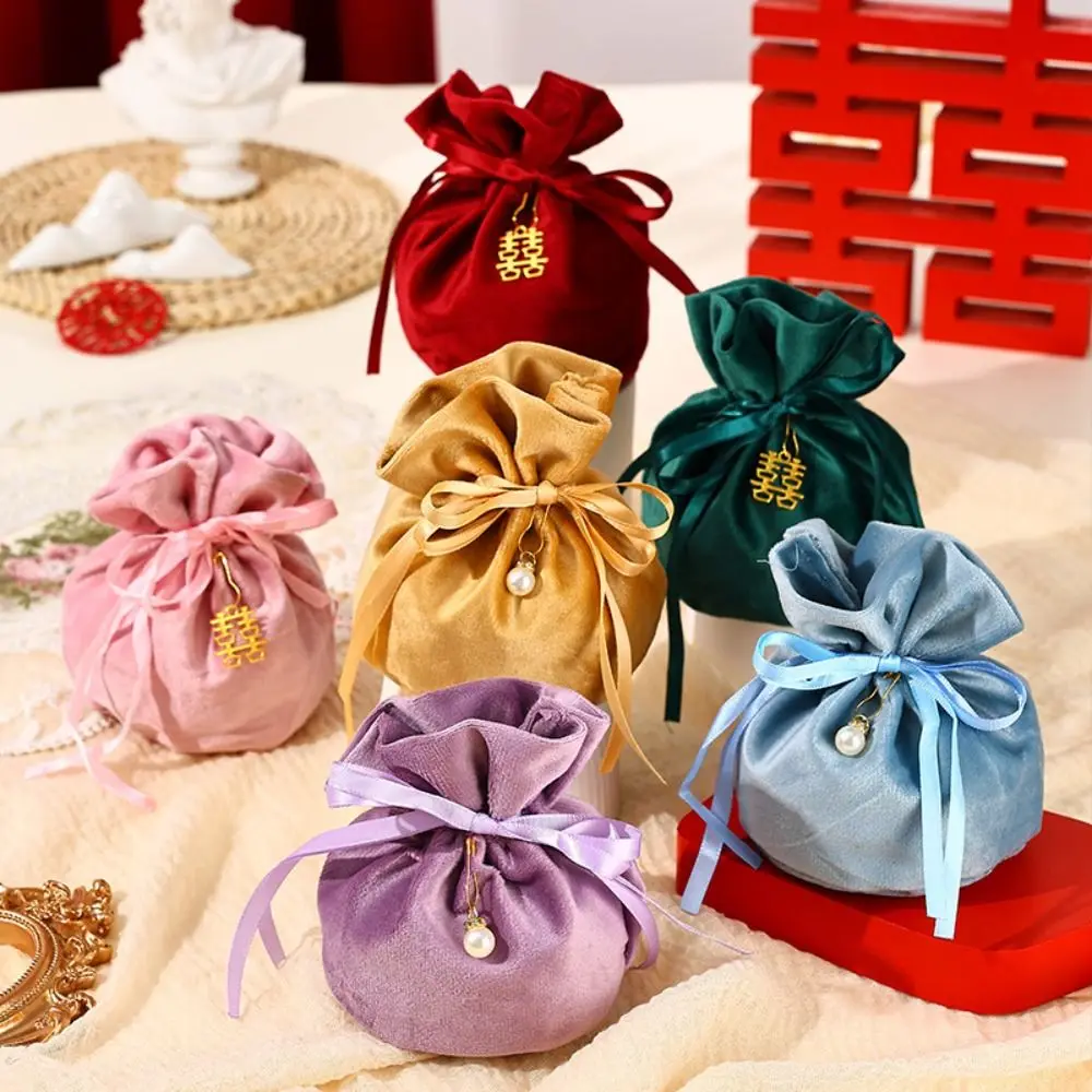 

Creative Chinese Drawstring Candy Bag Traditional Velvet Flannel Gift Bag Tassel Exquisite Wedding Gift Bag Guests