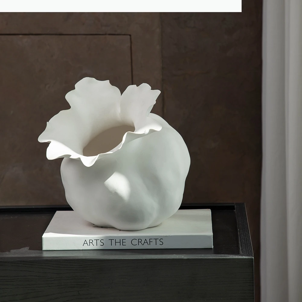 White Ceramic Vase Take A Prone Position Irregularity Flower Vase Hand-made Ornaments Floral Arrangement Accessories