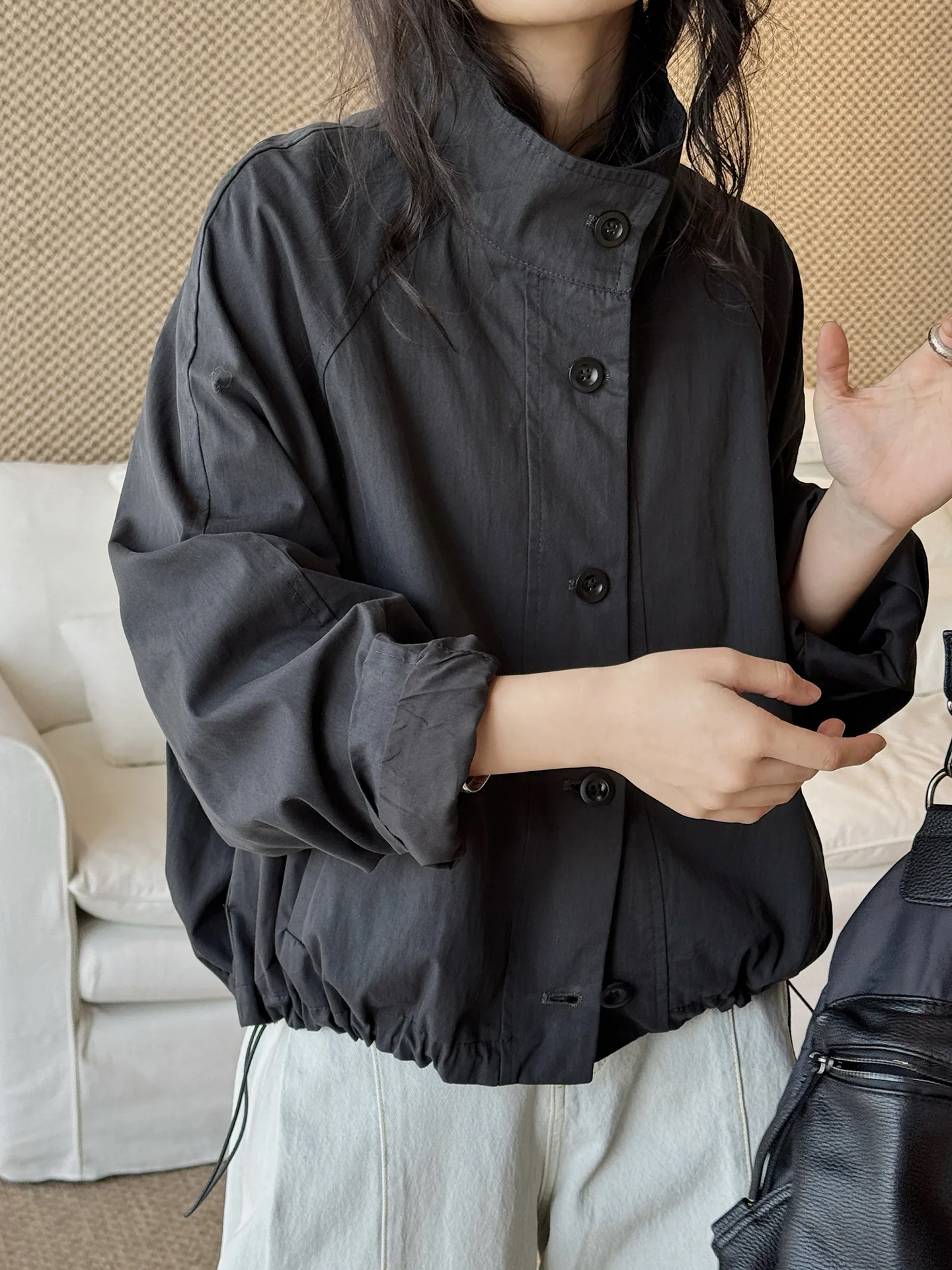 

Ранняя весна, новая корейская модная трендовая изогнутая куртка с разрезом, хрустящая и стильная повседневная куртка для женщин