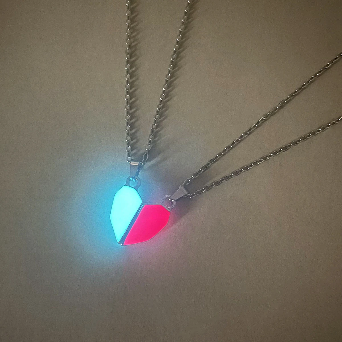 Couple's Necklace Pink And Blue Heart-Shaped Magnetic Attraction Matching Jewelry