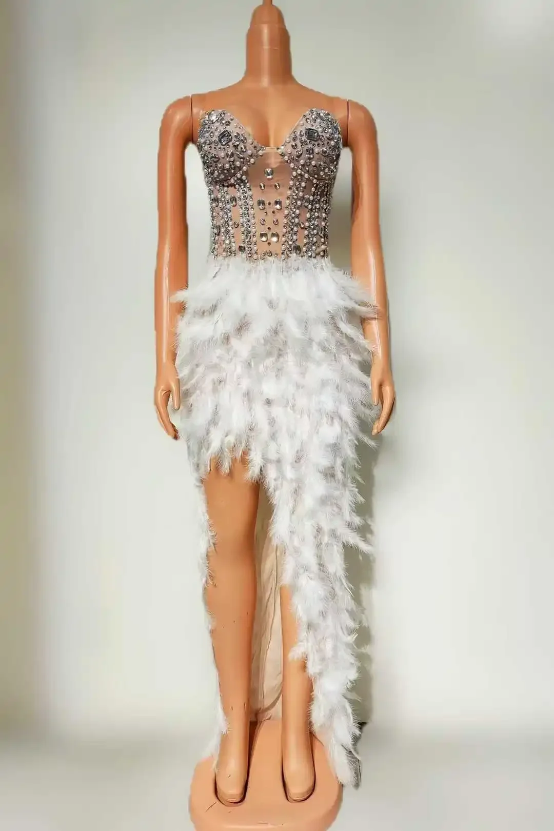 

Sparkly Goddess Senior Photoshoot Props Birthday Party Las Vegas Show Women Feather Rhinestone Beaded Dress Queen Costumes 2025